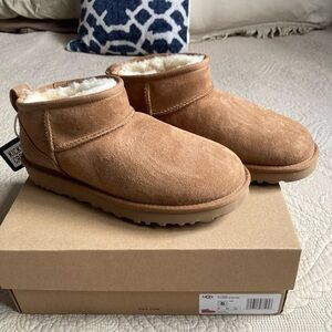 Size 6 UGG Classic Ultra Mini NWT